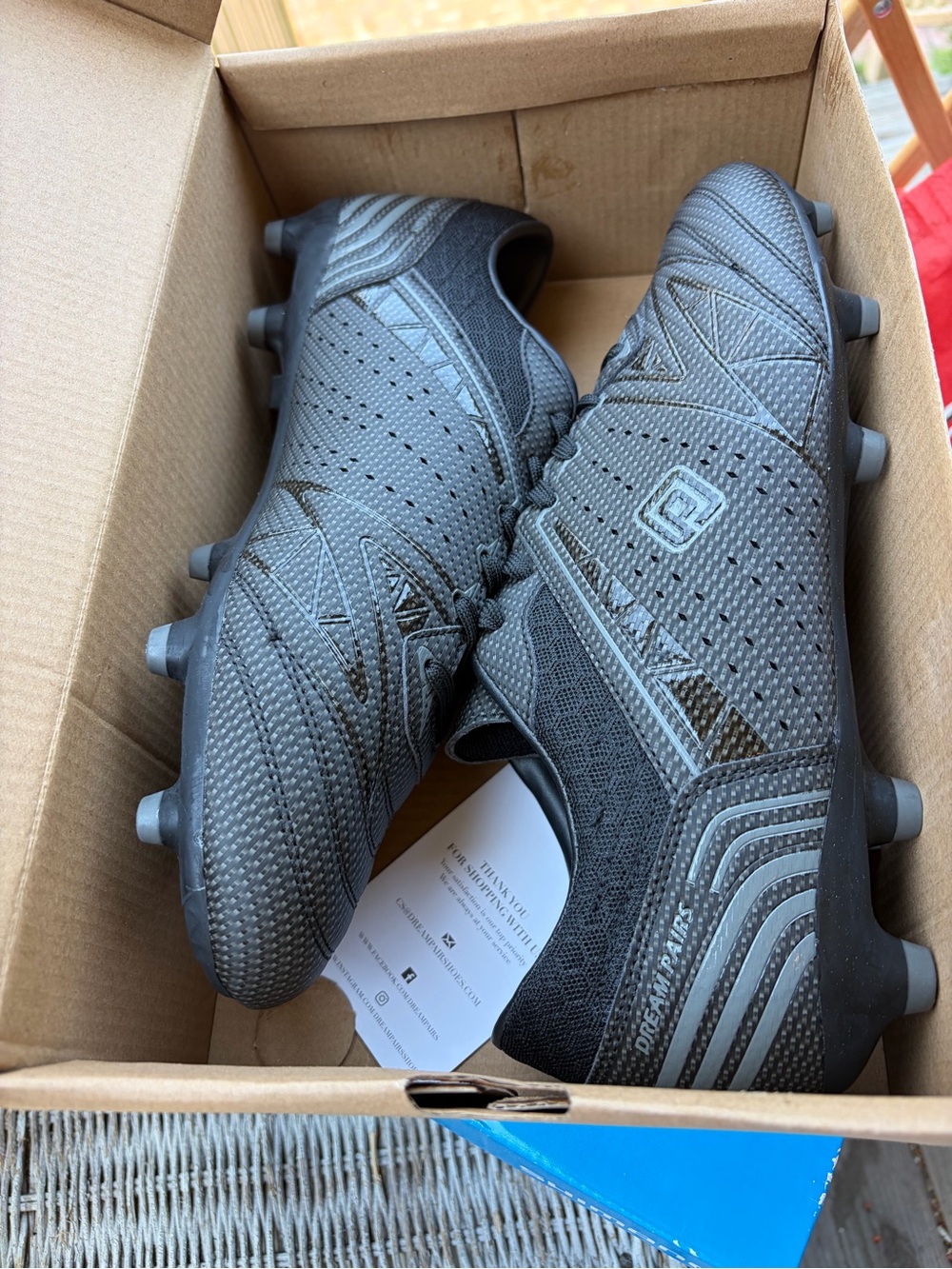 Dream Pairs brand new inbox size 9 1/2 Men's Black Athletic Soccer Cleats